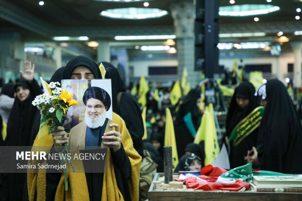 اجتماع مردم تهران همزمان با تشییع شهدای مقاومت