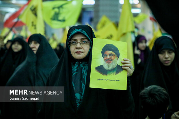 اجتماع مردم تهران همزمان با تشییع شهدای مقاومت