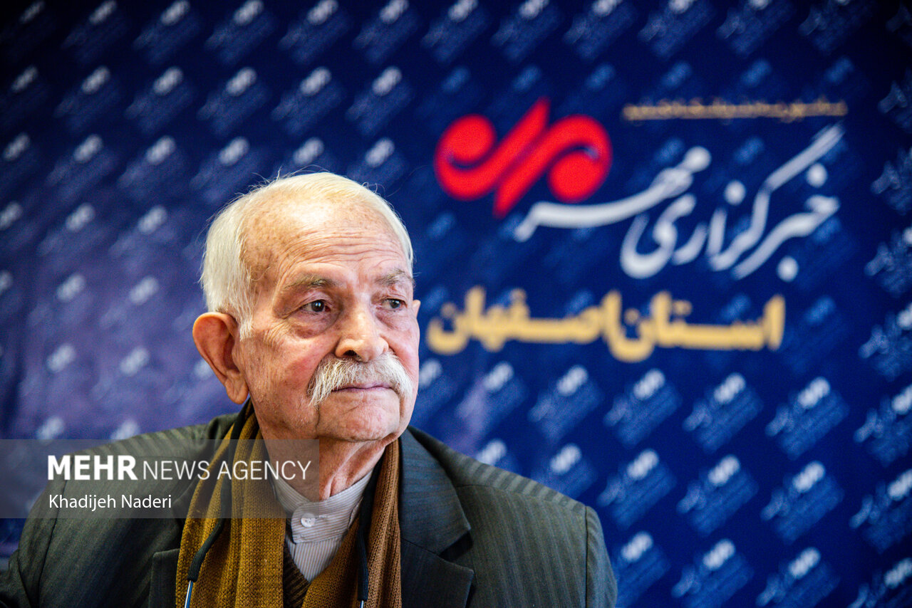 مردی که ۳۳ پل را با یک قلم نجات داد