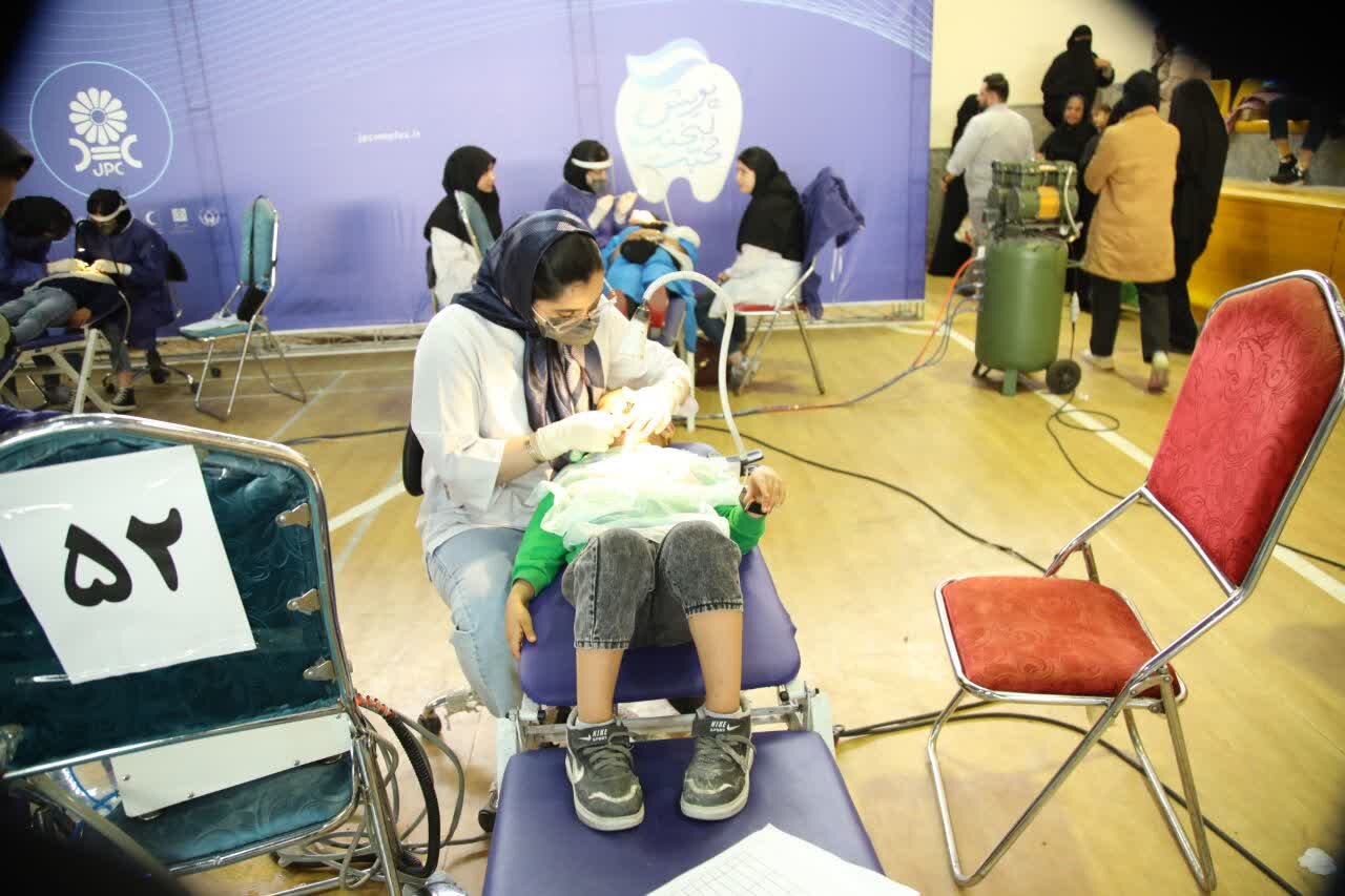 گروه جهادی در بوشهر خدمات دندانپزشکی رایگان ارائه میدهد