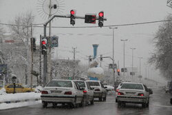 ورود سامانه بارشی به آذربایجان غربی؛جاده ها لغزنده می شوند