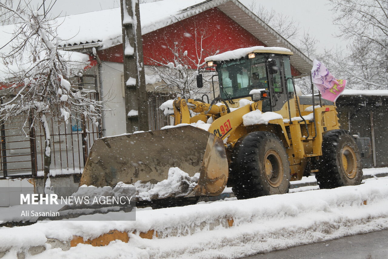 عملیات برفروبی محور سیاهکل به دیلمان عملیات برفروبی محور سیاهکل به دیلمان