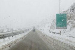 بارش برف در محورهای غرب و جنوب اصفهان؛محورهای شرق فردا گرد و غباری است