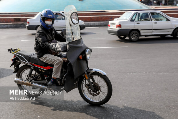 کلاه ایمنی به موتورسواران در بوشهر اهدا شد