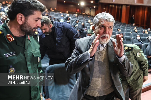 حضور سید عباس صالحی وزیر فرهنگ و ارشاد اسلامی در مراسم اختتامیه بیست و دومین کتاب سال دفاع مقدس