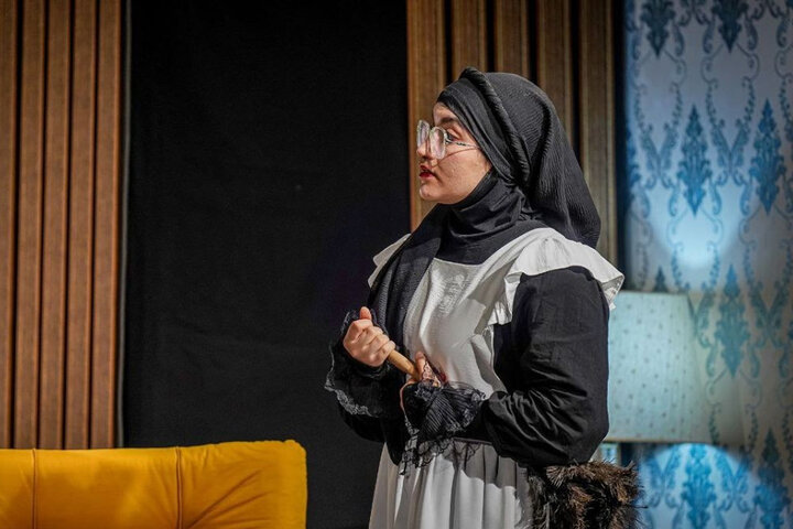 شوخیهای سخیف و کمدیهای کم مایه در شان مخاطب تئاتر نیست