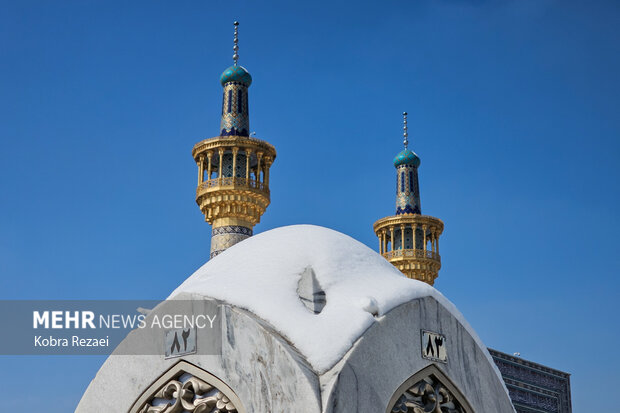 زیارت حرم امام رضا(ع) در زمستان برفی