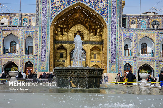 زیارت حرم امام رضا(ع) در زمستان برفی