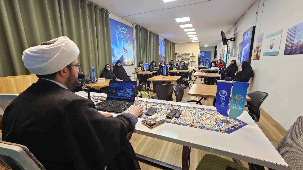 اهمیت نقش زنان در ترویج فرهنگ قرآنی با توجه به طرح «زندگی با آیهها»