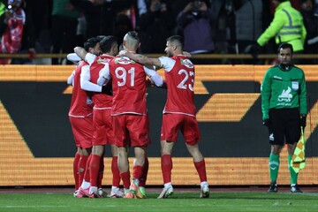 Tarihi derbi sona erdi; Persepolis, İstiklal'i 2-1 yendi