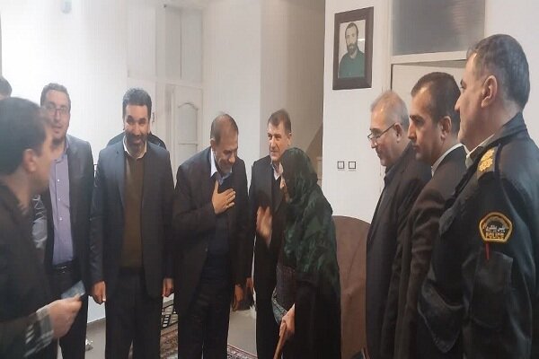 شهدا چراغ راه هدایت بشر هستند شهدا چراغ راه هدایت بشر هستند