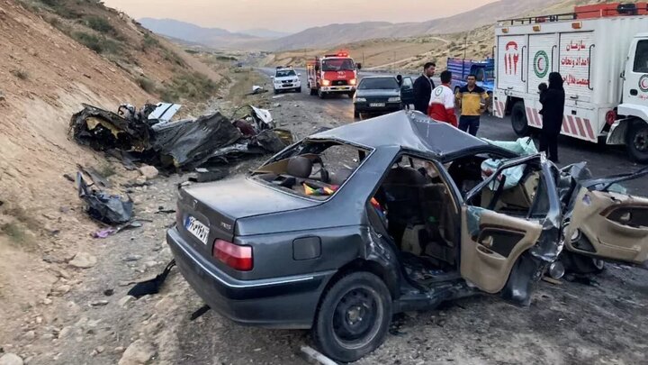 تصادف زنجیرهای در جاده حاجیآباد بندرعباس ۱۲ مجروح بر جای گذاشت