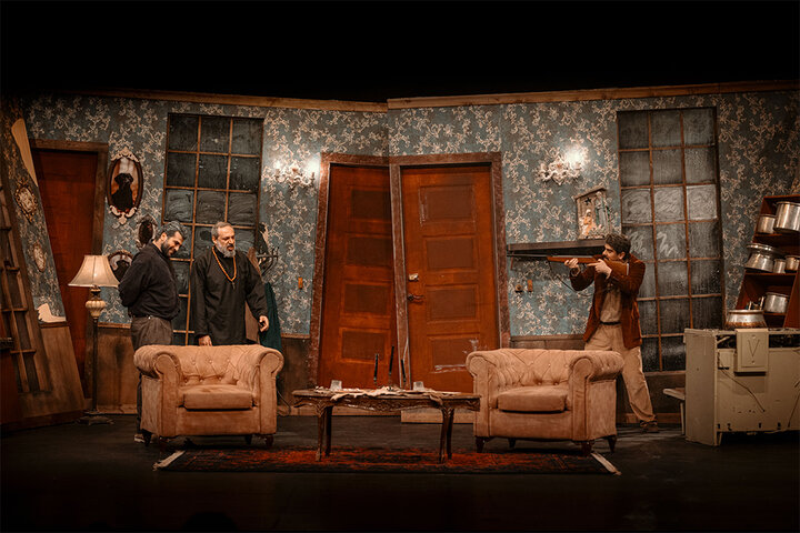 کارگردان «غرب غمگین»: طراحی لباس و صحنه در حال حذف شدن از تئاتر است کارگردان «غرب غمگین»: طراحی لباس و صحنه در حال حذف شدن از تئاتر است