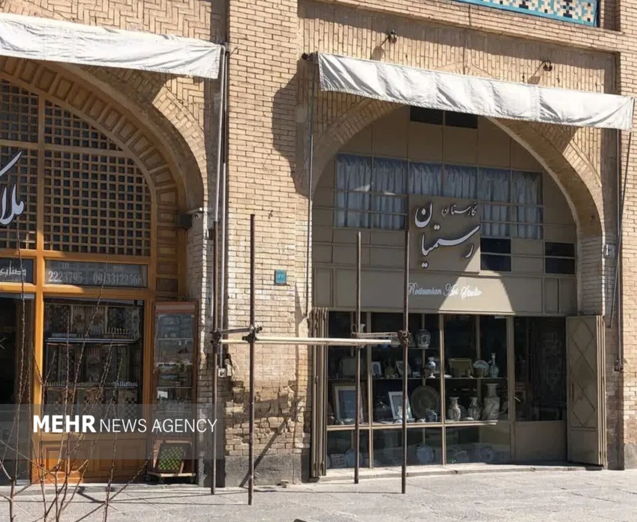 دیوارهای تخریب شده میدان نقش جهان مرمت میشود