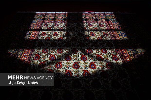 رونمایی یکی از خاصترین فرشها در هفته تهران
