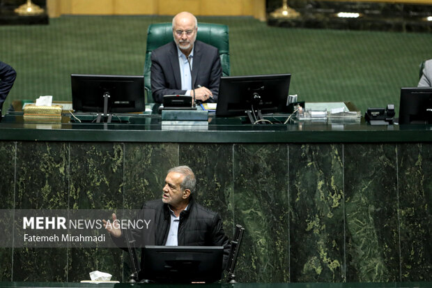 پزشکیان: مقصر دانستن یکدیگر در شرایط جنگی مشکلی را حل نخواهد کرد