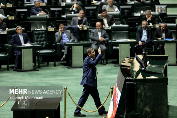 استدلال نمایندگان برای رأی به استیضاح همتی چه بود؟ استدلال نمایندگان برای رأی به استیضاح همتی چه بود؟