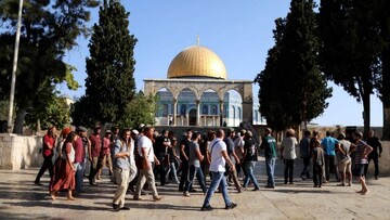 سینکڑوں صہیونیوں کا مسجد الاقصی پر حملہ
