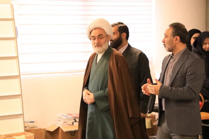 حیات انسان در سایه همراهی با کتاب و مطالعه است