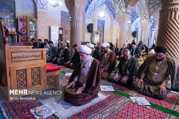 محفل انس با قرآن کریم در مسجد نصیرالملک شیراز