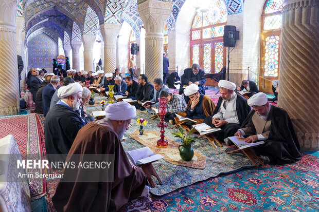 محفل انس با قرآن کریم در مسجد نصیرالملک شیراز