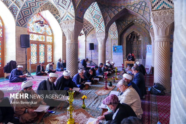 محفل انس با قرآن کریم در مسجد نصیرالملک شیراز