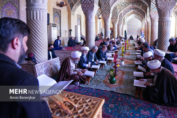 محفل انس با قرآن کریم در مسجد نصیرالملک شیراز