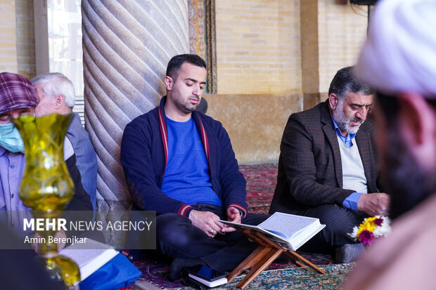 محفل انس با قرآن کریم در مسجد نصیرالملک شیراز