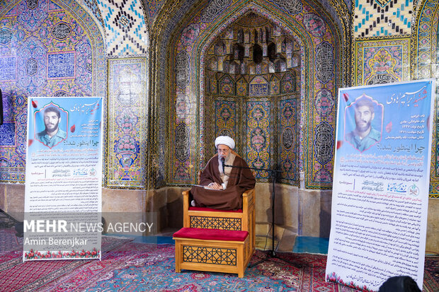 محفل انس با قرآن کریم در مسجد نصیرالملک شیراز
