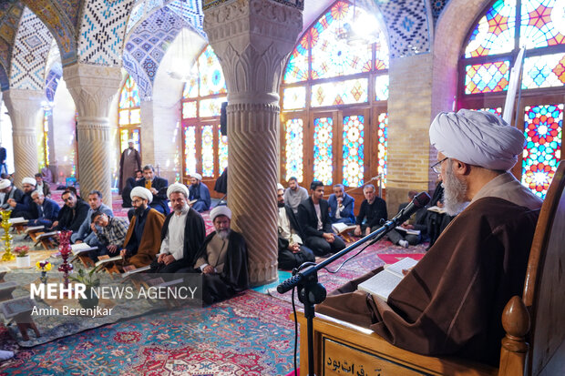 محفل انس با قرآن کریم در مسجد نصیرالملک شیراز