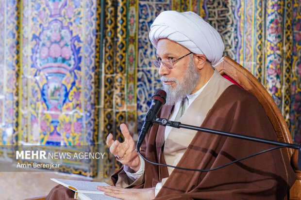 محفل انس با قرآن کریم در مسجد نصیرالملک شیراز