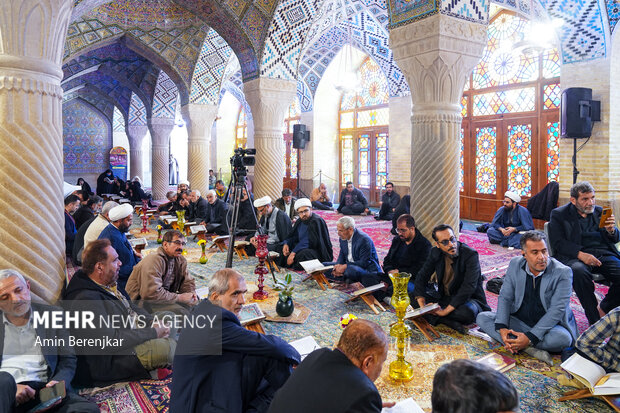 محفل انس با قرآن کریم در مسجد نصیرالملک شیراز
