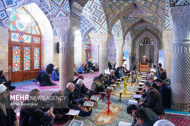 محفل انس با قرآن کریم در مسجد نصیرالملک شیراز