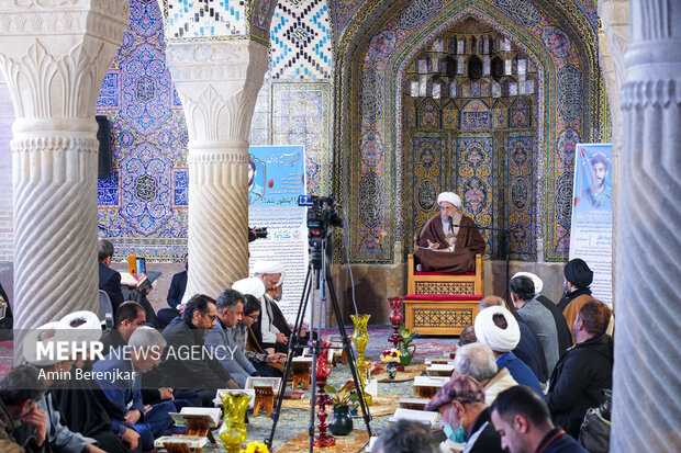 محفل انس با قرآن کریم در مسجد نصیرالملک شیراز