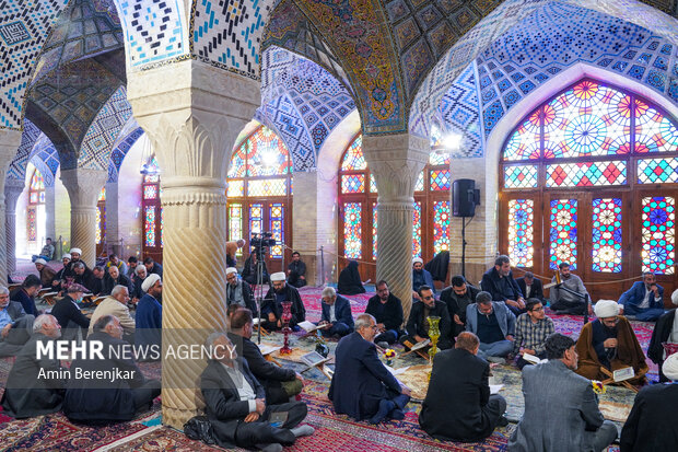 محفل انس با قرآن کریم در مسجد نصیرالملک شیراز