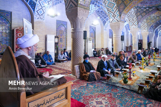 محفل انس با قرآن کریم در مسجد نصیرالملک شیراز