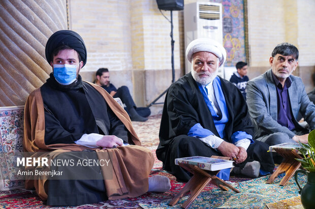 محفل انس با قرآن کریم در مسجد نصیرالملک شیراز