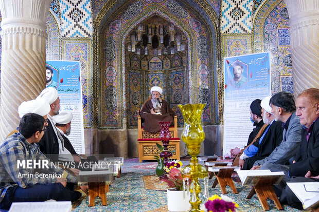 محفل انس با قرآن کریم در مسجد نصیرالملک شیراز