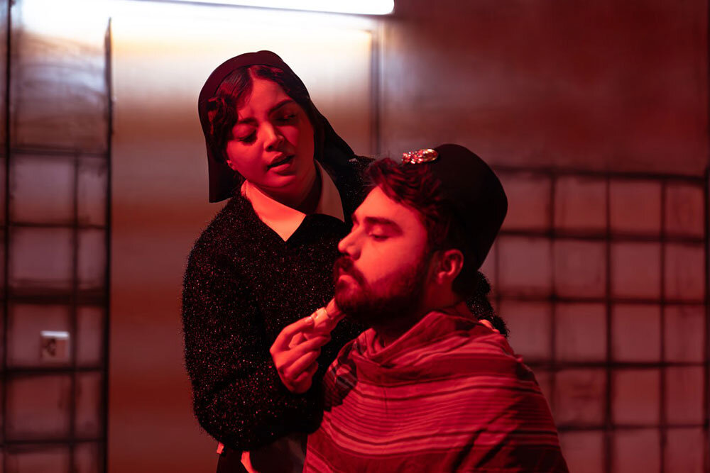 بازیگر «کرشندو»: تئاتر صبر و کار گروهی را به بازیگر میآموزد