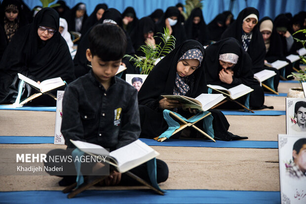 جزء خوانی قرآن در آستان امامزاده نرمی اصفهان