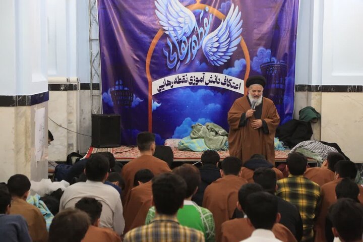 برگزاری اعتکاف دانشآموزی «نقطه رهایی» در مشهد