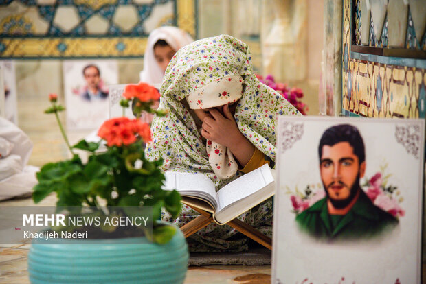 جزء خوانی قرآن در آستان امامزاده نرمی اصفهان