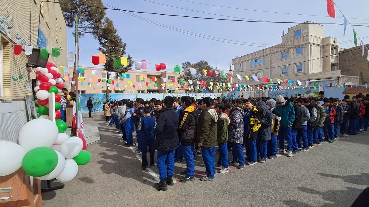 نواختن طنین زنگ جشن نیکوکاری در مدارس گلپایگان