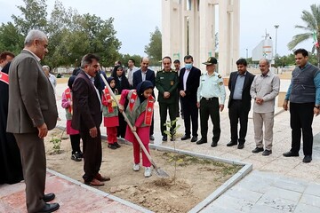 آئین روز درختکاری در خورموج برگزار شد