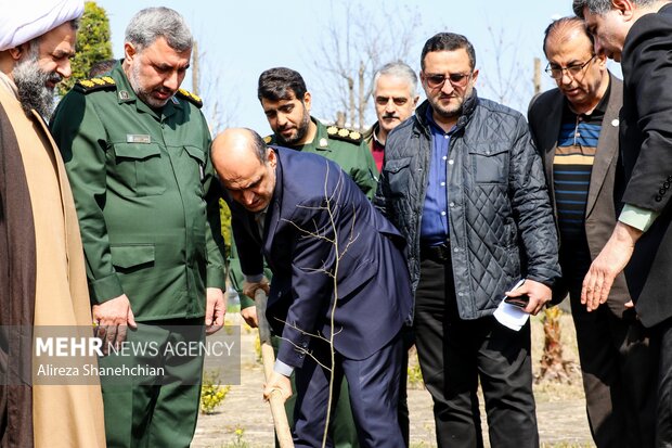 بزرگداشت منابع طبیعی، آبخیزداری و جشن درختکاری در رشت