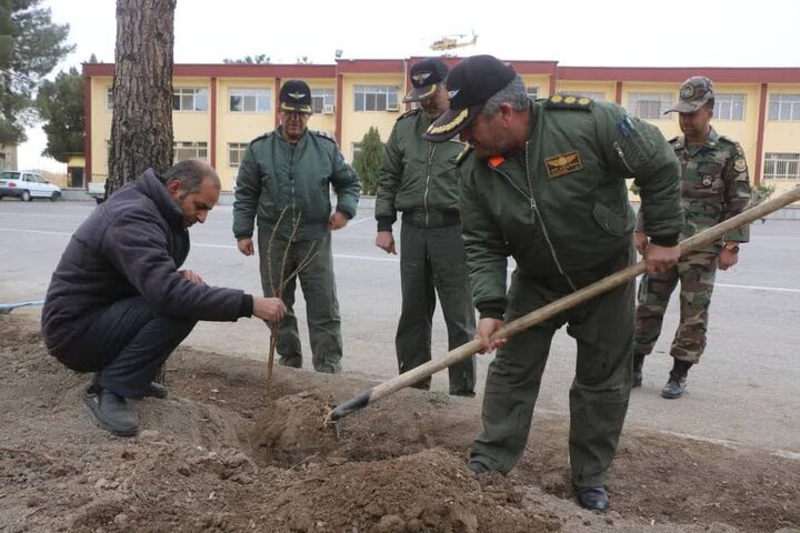 مراسم روز درختکاری در پایگاه چهارم هوانیروز ارتش برگزار شد مراسم روز درختکاری در پایگاه چهارم هوانیروز ارتش برگزار شد