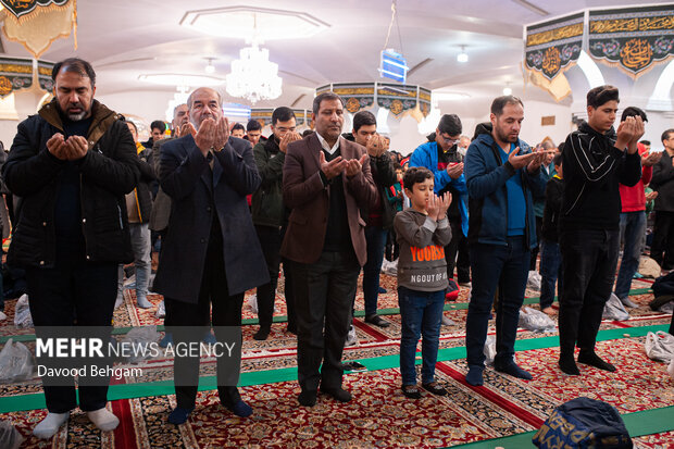 İmam Rıza (a.s) Türbesi'nde mütevazi iftar sofrası