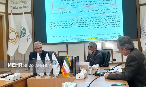 استاد دانشگاه اصفهان: قانون هوای پاک ایرادات فنی بسیاری دارد استاد دانشگاه اصفهان: قانون هوای پاک ایرادات فنی بسیاری دارد