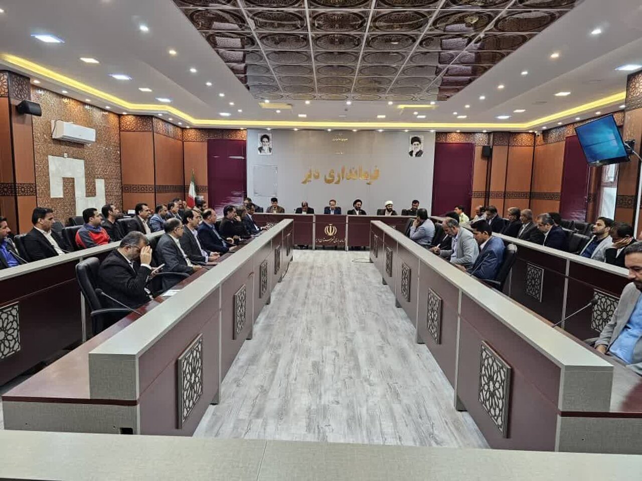 فرماندار دیر: مدیران منفعل را نمیپذیرم