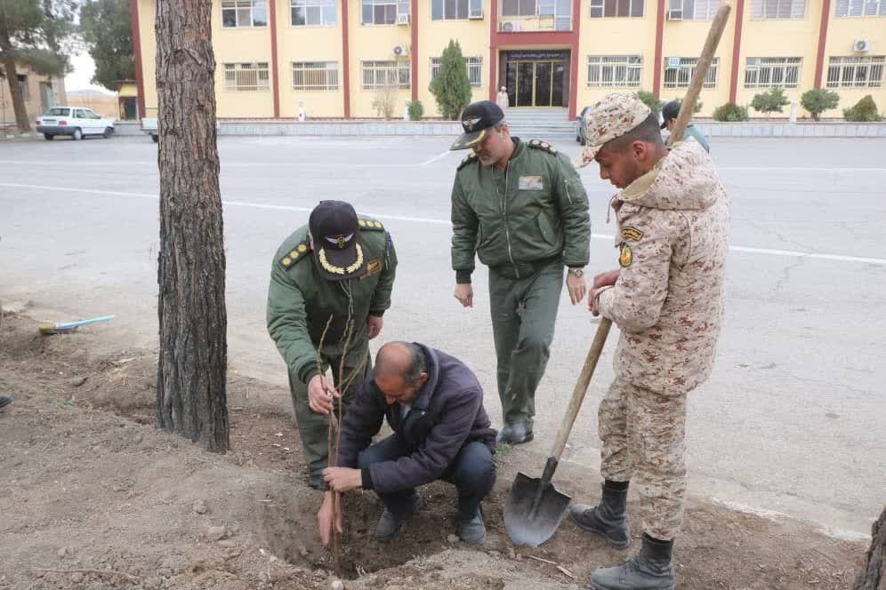 مراسم روز درختکاری در پایگاه چهارم هوانیروز ارتش برگزار شد